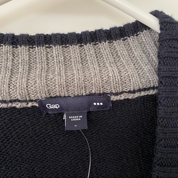 NWT! Unisex Gap Navy Cardigan - Picture 3 of 5